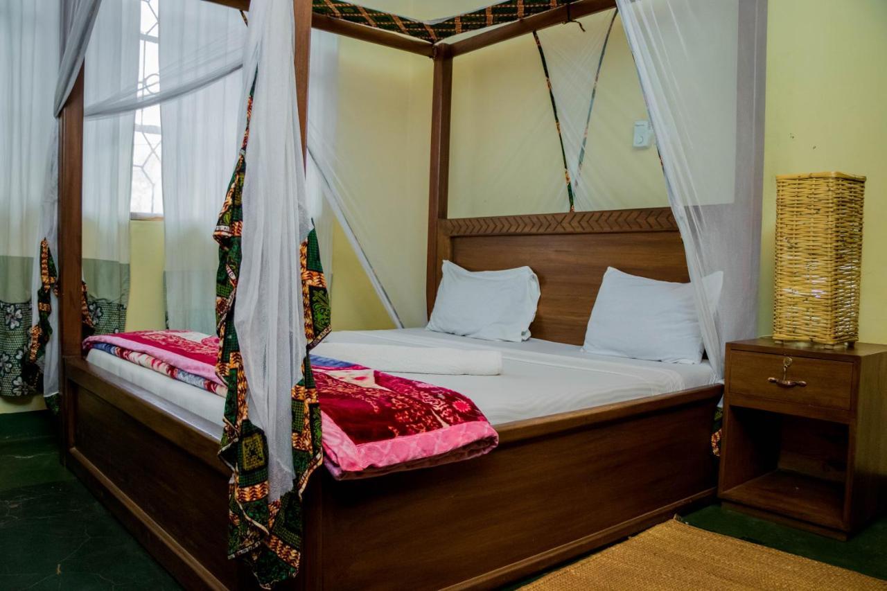 The Secret Garden Hotel Moshi Esterno foto