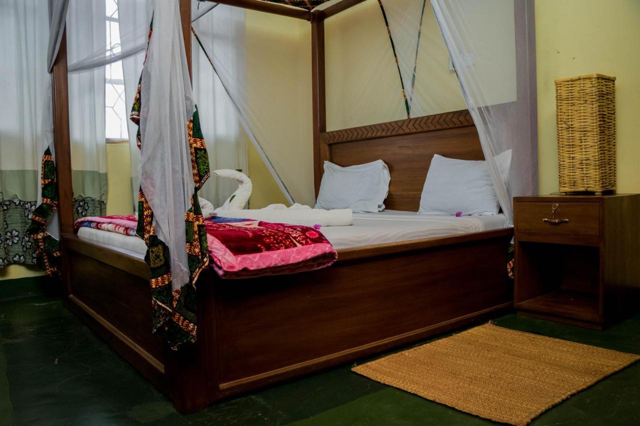 The Secret Garden Hotel Moshi Esterno foto